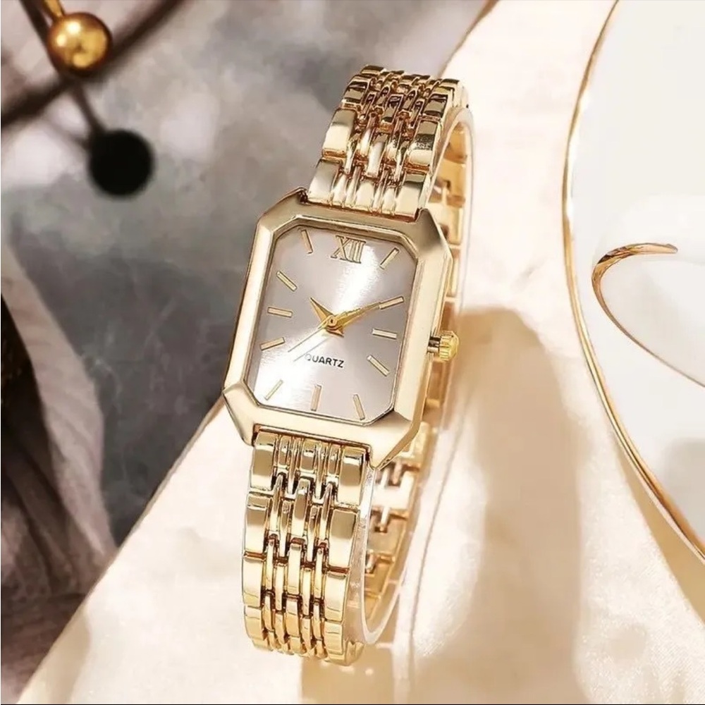 Elegant Gold Women's Quartz Watch